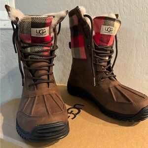 UGG  Adirondack II Plaid Boots Size 8 Brand New in Box